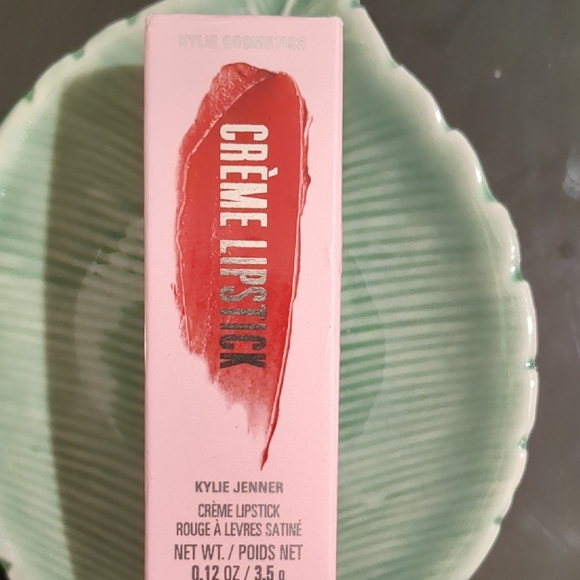 Kylie Jenner Lipstick - Picture 1 of 4
